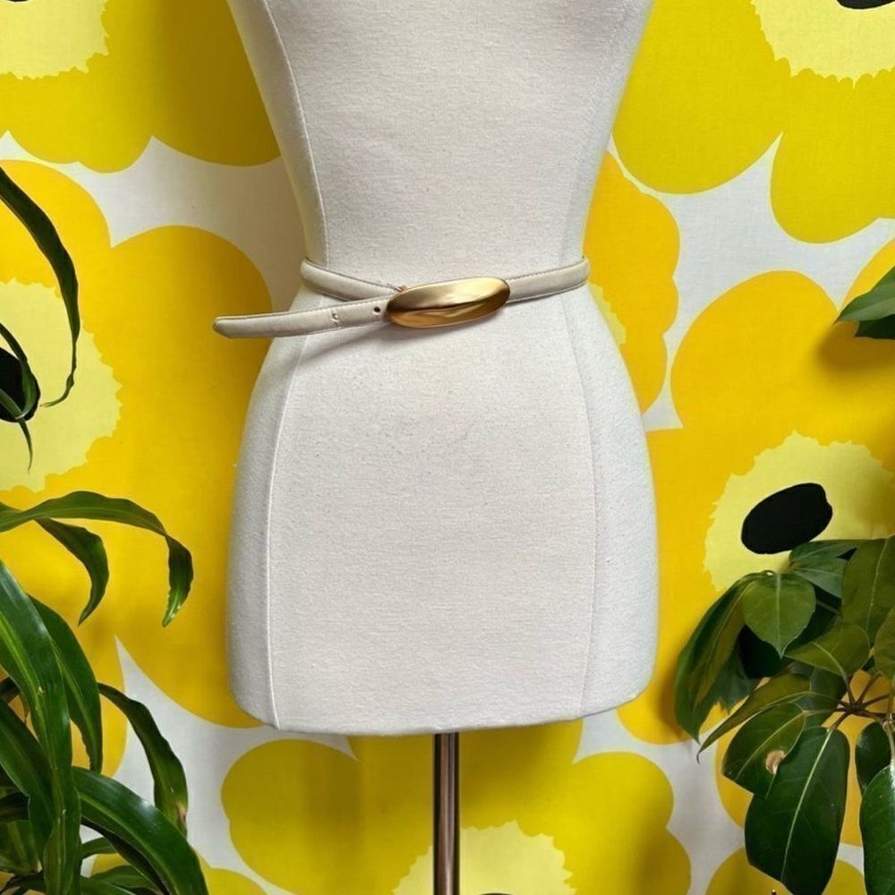 Sleek Vintage 80s Cement Colored Leather Belt with Matte Gold Beveled Buckle